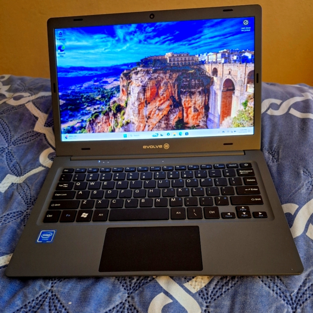 Evolve Maestro Laptop